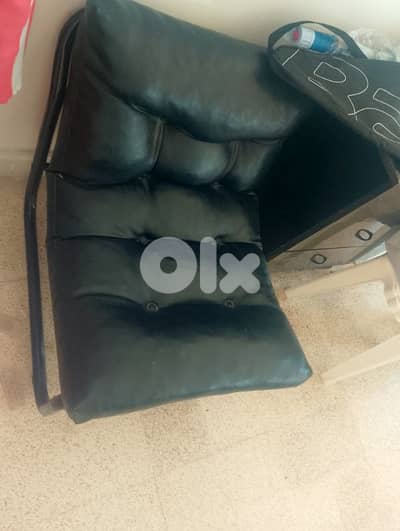 كرسي جلد مرتب