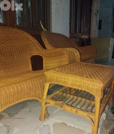 كنبياتين ثنائي وطاوله خيزران