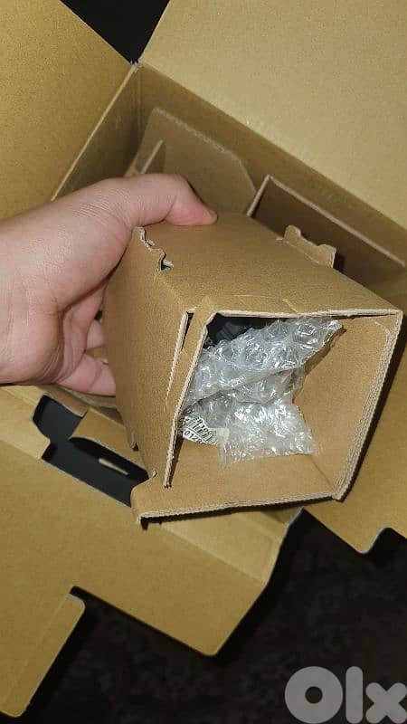 Canon R50 new in box with 2 original batteries 3