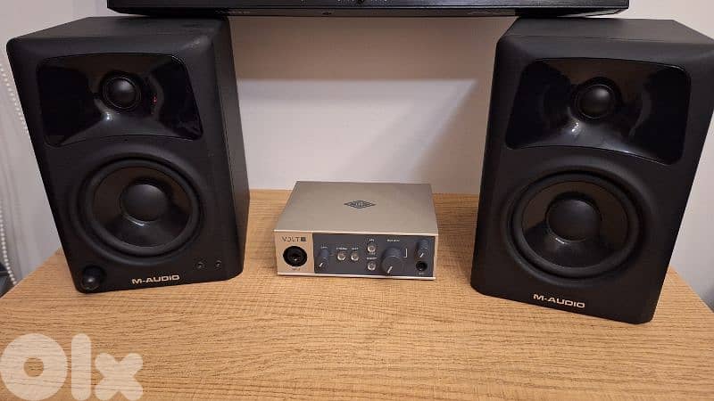 studio monitors+sound card+dj controller 5