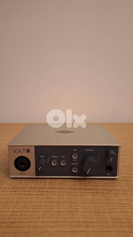 studio monitors+sound card+dj controller 6