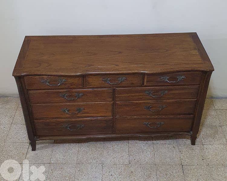 vintage French Provincial style nine-drawer dresser oldis like new 90$ 3