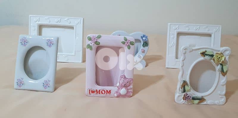 porcelain  picture  frame  6 pcs  15 $ beyrout  ashrafiye  03723895 2