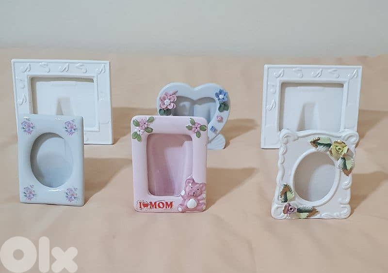 porcelain  picture  frame  6 pcs  15 $ beyrout  ashrafiye  03723895 4