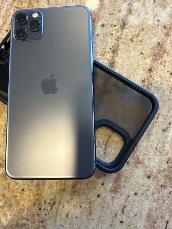 Apple iPhone 11 Pro Max 256 GB , excellent brand-new condition 2