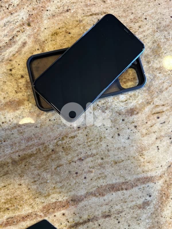 Apple iPhone 11 Pro Max 256 GB , excellent brand-new condition 4