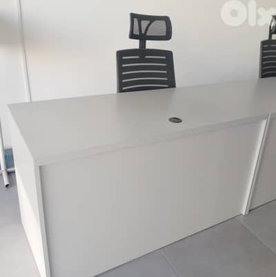 مكاتب مع كراسي للبيع