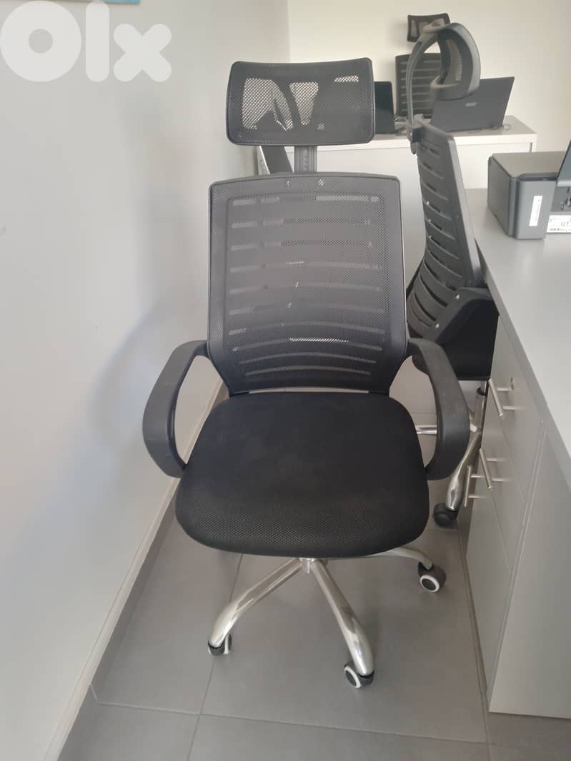 مكاتب مع كراسي للبيع 1
