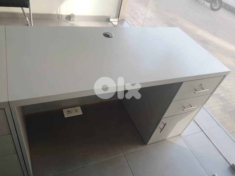 مكاتب مع كراسي للبيع 2