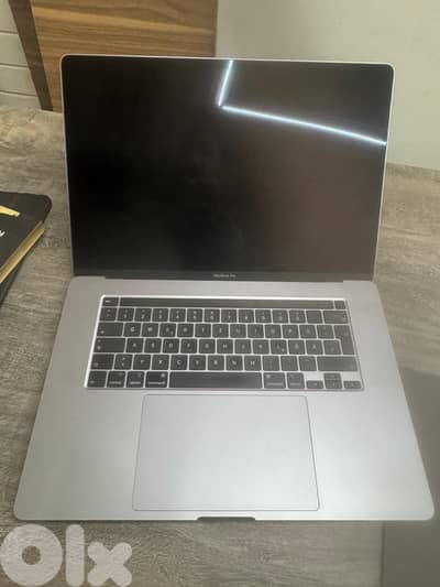 macbook 2019 16” i9 8GB graphics 1TB