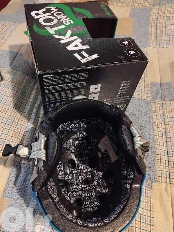 Skiing costume with helmet age 14-16 size M 5