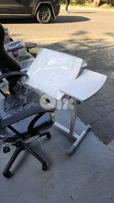Laptop table طاولة متحركة