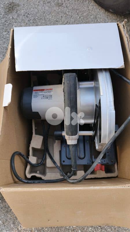 عدة منشرة كامله بعدون بالعلب ٦ قطع مكفولين 3