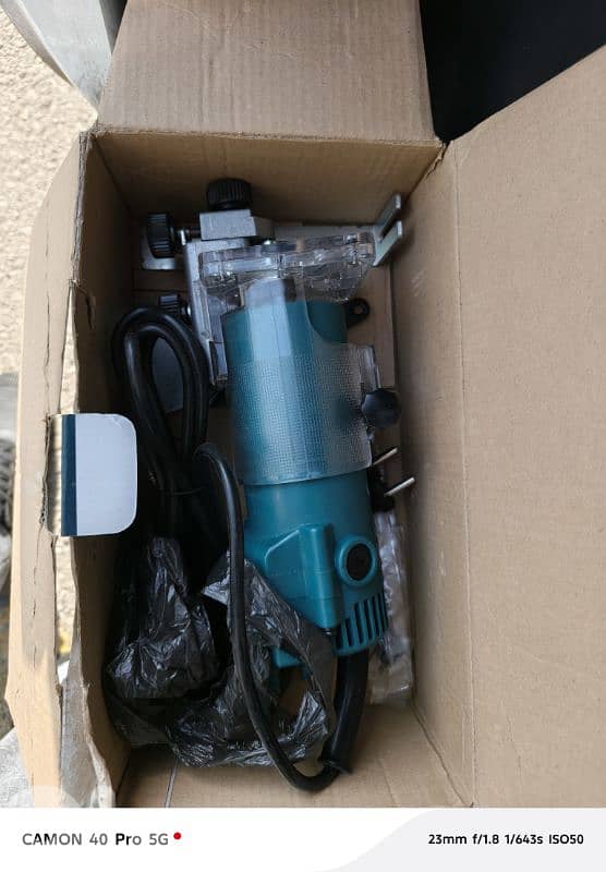 عدة منشرة كامله بعدون بالعلب ٦ قطع مكفولين 5