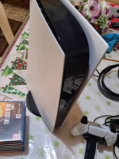 Used PS5 - Mint Condition - Free Accessories and 7 Free Games