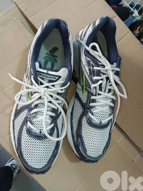 Brooks shoes size 48.5 1