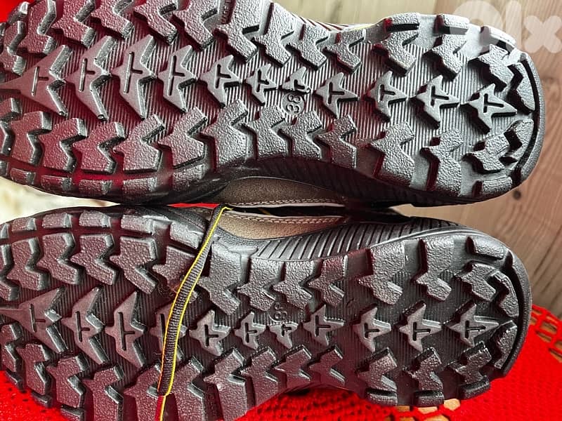 water proof Hiking shoes new in tag 7