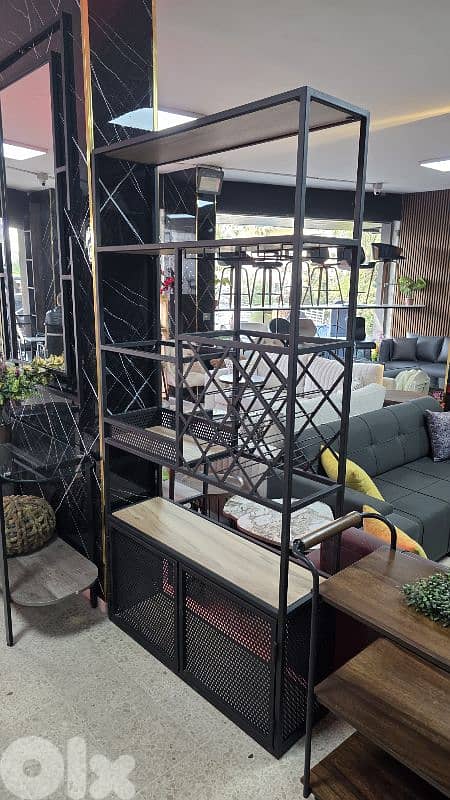 Vitrine. فيترين حديد 1