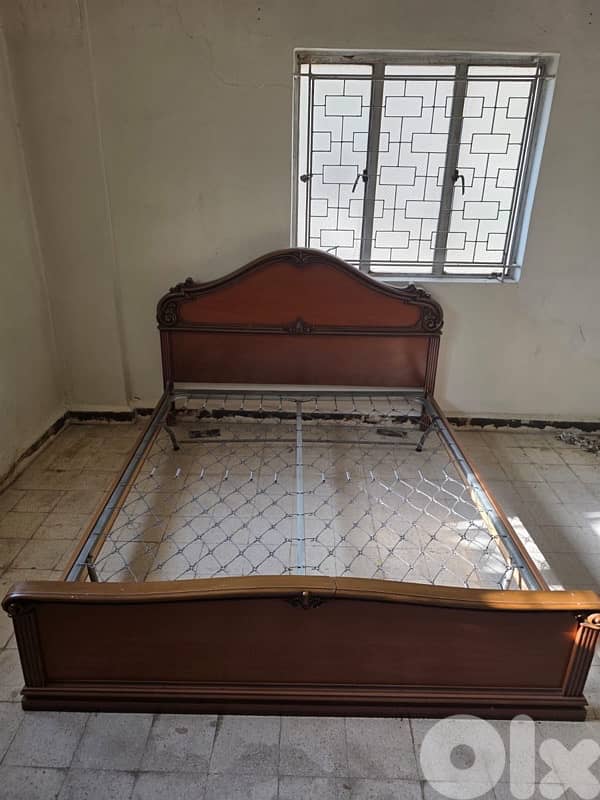 bed queen size 1