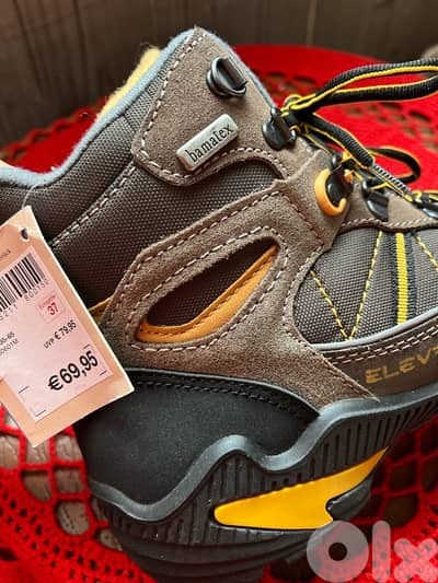 HIKING WATER PROOF NEW IN TAG