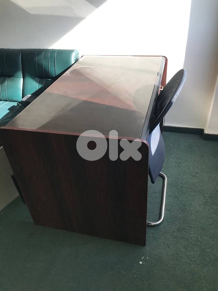 بيع أثاث مكتب (طربلس) 1
