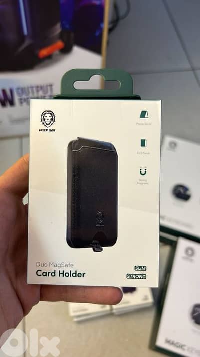 Green lion duo magsafe card holder