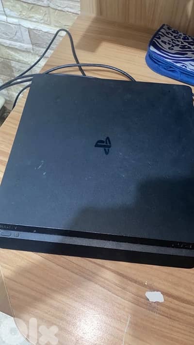 playstation4 for sale with 7 cds and 3 controlr (price can be lowered)