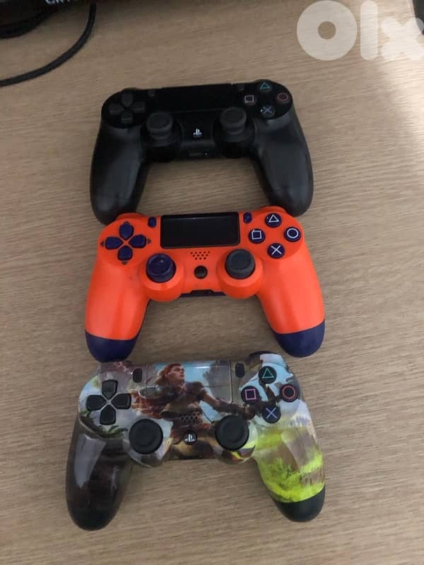 playstation4 for sale with 7 cds and 3 controlr (price can be lowered) 1