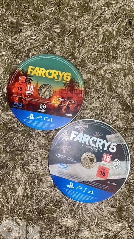 playstation4 for sale with 7 cds and 3 controlr (price can be lowered) 4