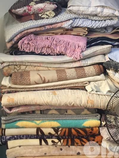 blankets pillow