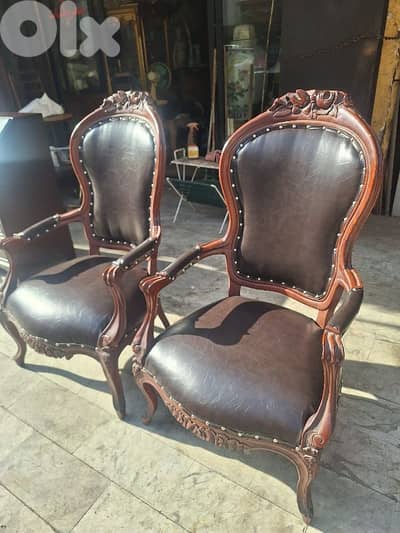 كنب فوتوي عدد٢ ايطالي جلد مميز رائع جدا