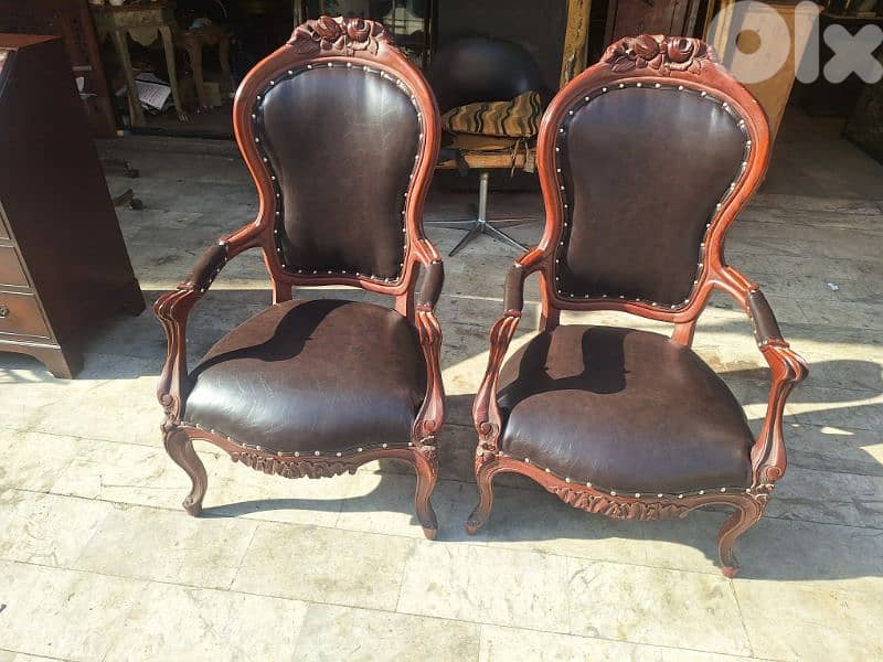 كنب فوتوي عدد٢ ايطالي جلد مميز رائع جدا 1