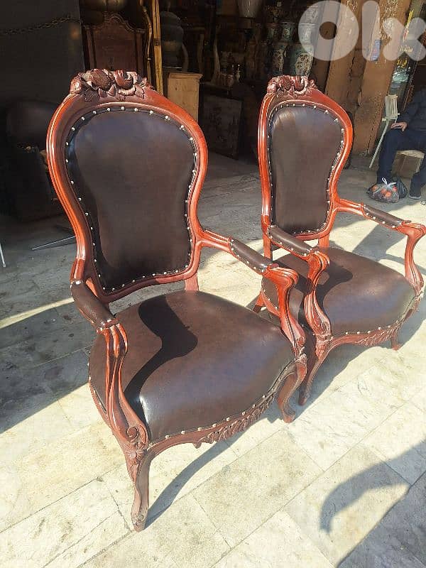 كنب فوتوي عدد٢ ايطالي جلد مميز رائع جدا 2