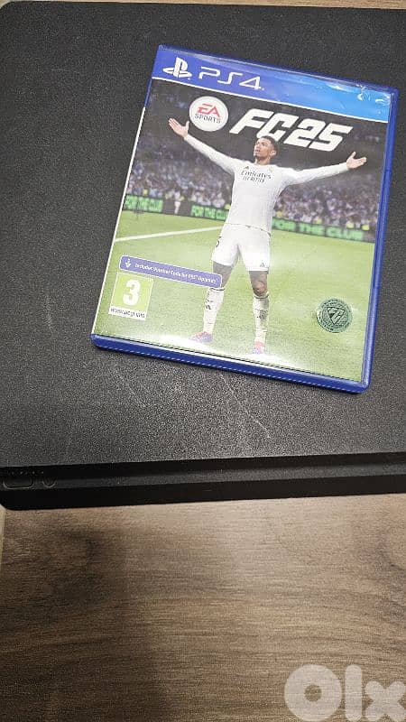 1Terra Used Ps4 with 2 controller and Fc25 2