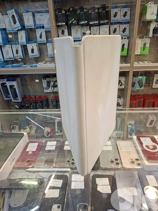 Used magic keyboard 12.9 white english 1