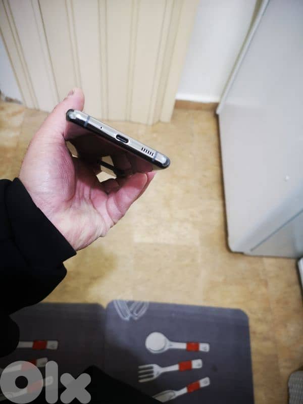 Samsung Galaxy S20 Ultra 5G ( 24Gb Ram and 256 GB Memory) New 9