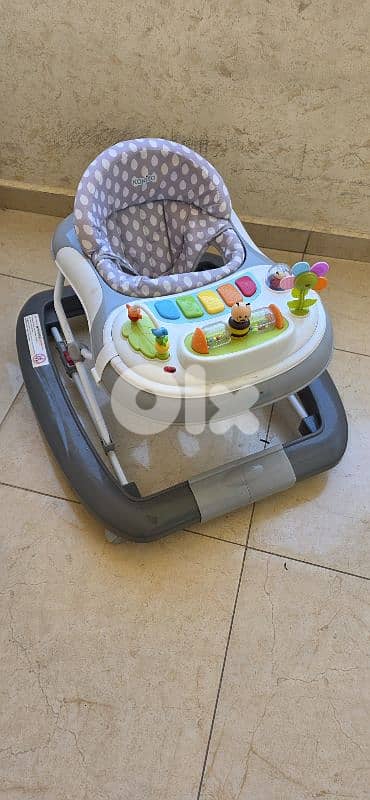 مشاية أطفال مع 6 وظائف 3