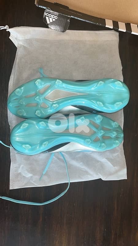 100% Authentic Open box football cleats - Need gone 1