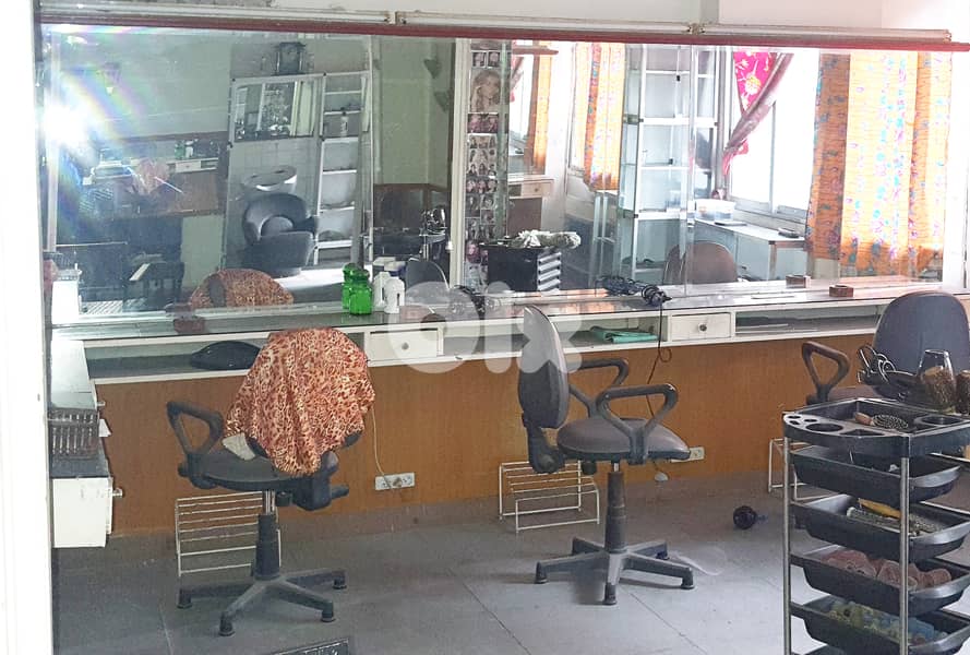 76 78 77 07 - محتويات صالون شعر نسائي مستعملة للبيع 2