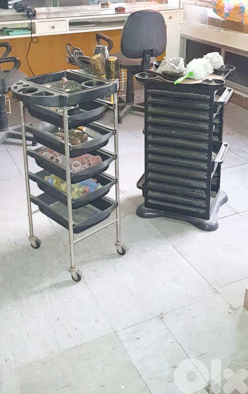 76 78 77 07 - محتويات صالون شعر نسائي مستعملة للبيع 3