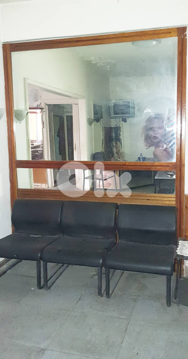 76 78 77 07 - محتويات صالون شعر نسائي مستعملة للبيع 4