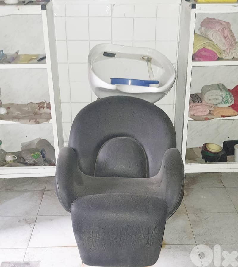 76 78 77 07 - محتويات صالون شعر نسائي مستعملة للبيع 6