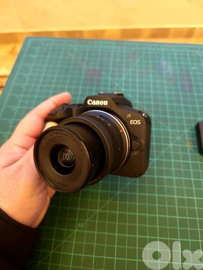 Canon EOS R100 Mirrorless Camera with 18-45mm Lens