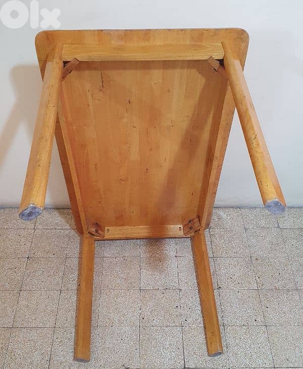 طاولة خشب ٢٠ كيلو  طول ١٢٠ و عرض ٧٥ وارتفاع ٧٥ عتيق  مرتبة وثقيل بيروت 10