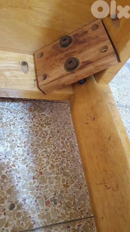 طاولة خشب ٢٠ كيلو  طول ١٢٠ و عرض ٧٥ وارتفاع ٧٥ عتيق  مرتبة وثقيل بيروت 11