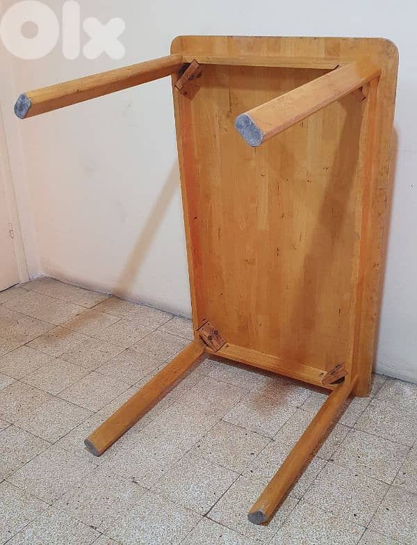 طاولة خشب ٢٠ كيلو  طول ١٢٠ و عرض ٧٥ وارتفاع ٧٥ عتيق  مرتبة وثقيل بيروت 14