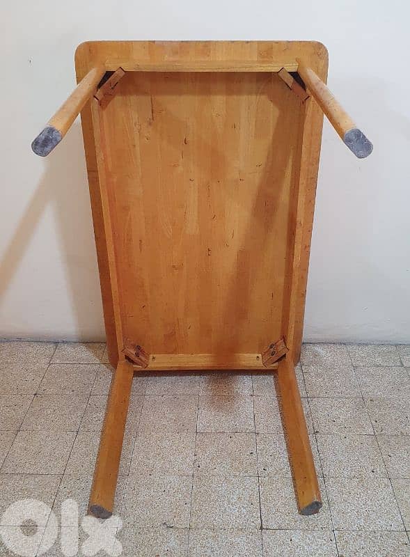 طاولة خشب ٢٠ كيلو  طول ١٢٠ و عرض ٧٥ وارتفاع ٧٥ عتيق  مرتبة وثقيل بيروت 15