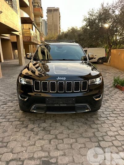 Jeep Grand Cherokee Limited 2017 black on black (clean carfax)