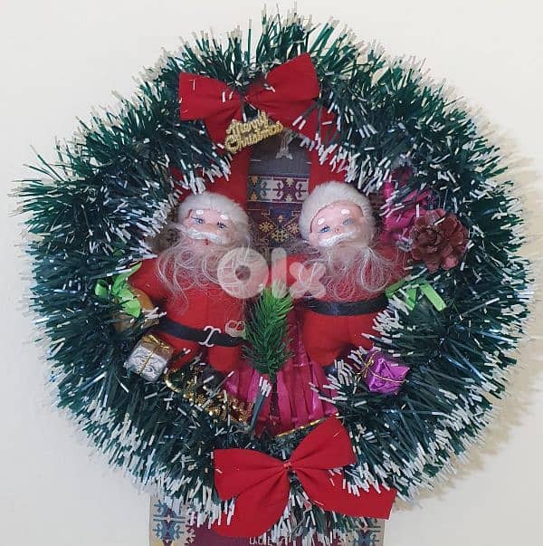 شجرة  الميلاد  مع علبه و زينة وكل أغراض ميلاد (بداعي السفر) بيروت 8