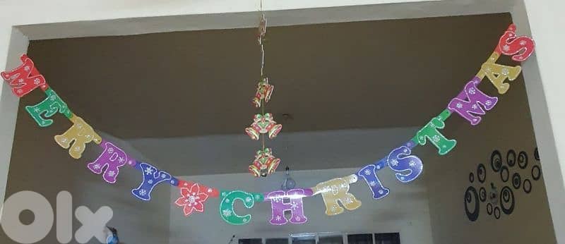 شجرة  الميلاد  مع علبه و زينة وكل أغراض ميلاد (بداعي السفر) بيروت 10